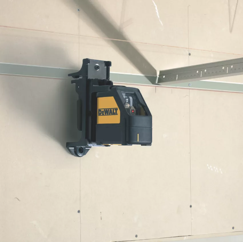 DeWalt DW088K-XJ Red Self-Levelling Cross-Line Laser Level - Image 7