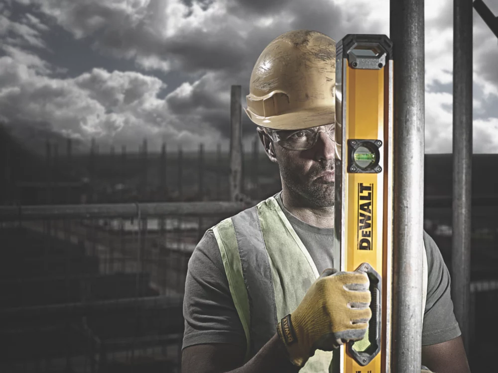 DeWalt Box Beam Level 24" (610mm) - Image 4