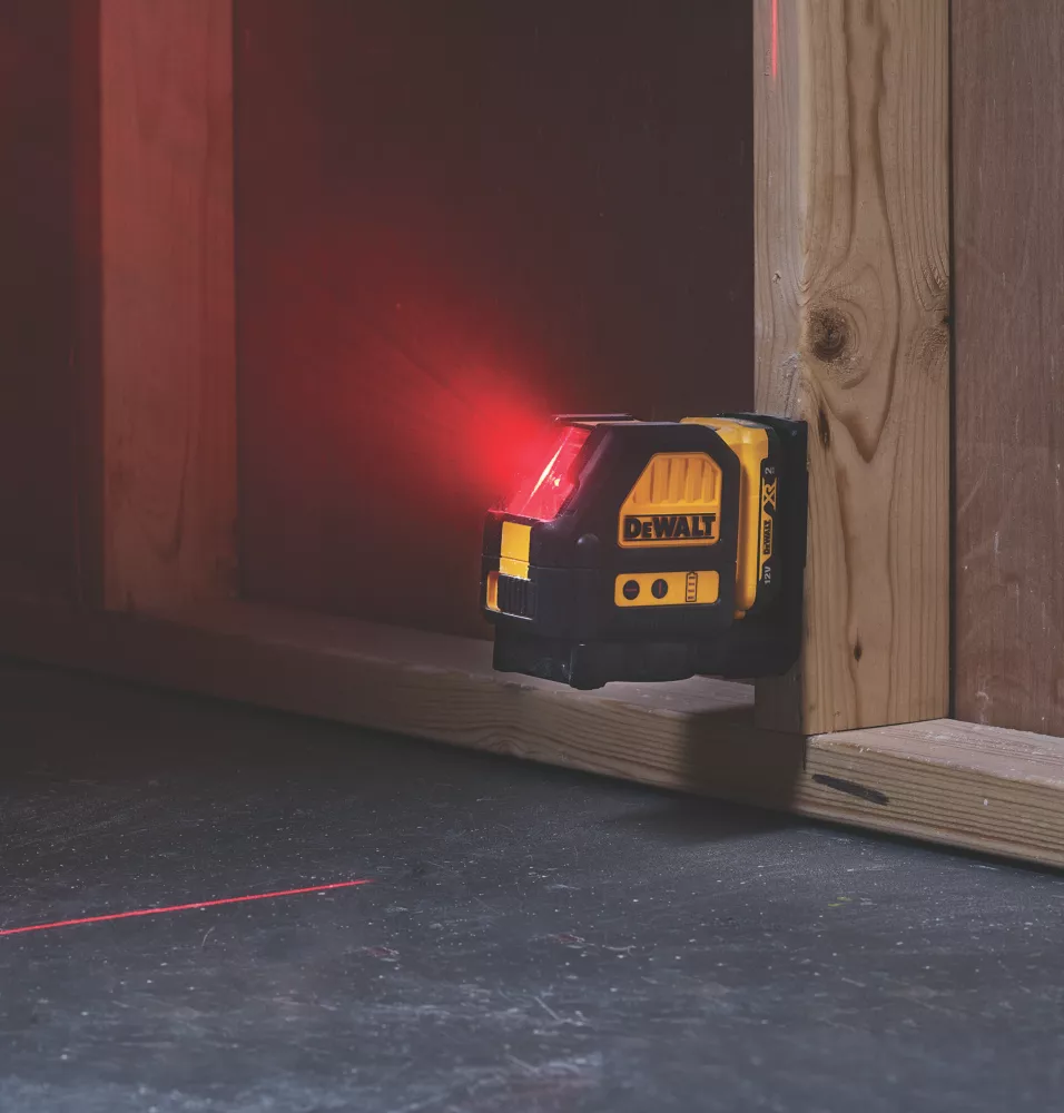 DeWalt DCE088D1R-GB 12V 1 X 2.0Ah Li-Ion XR Red Self-Levelling Cross-Line Laser Level - Image 6